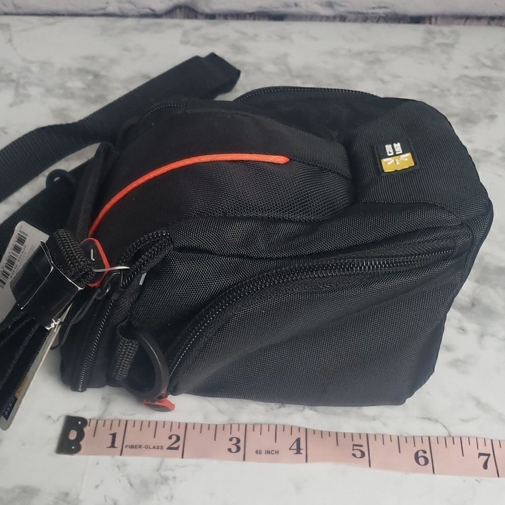 NWT Camera Case by Case Logic - Picture 9 of 11